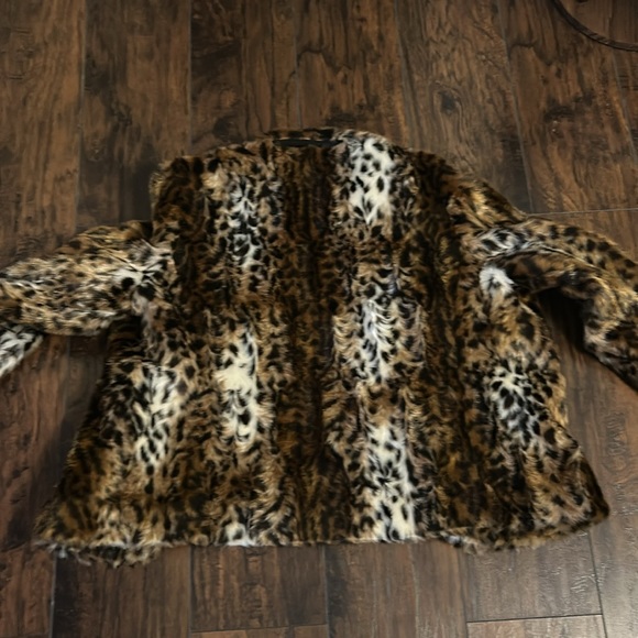 Chico’s faux fur cheetah print jacket - Picture 3 of 7